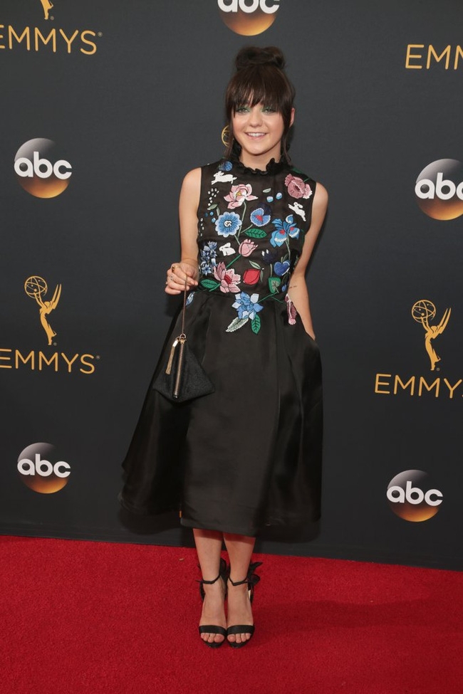 Thảm đỏ Emmy 2016 sáng bừng với màn đọ sắc lộng lẫy của dàn mỹ nhân thế giới - Ảnh 6.