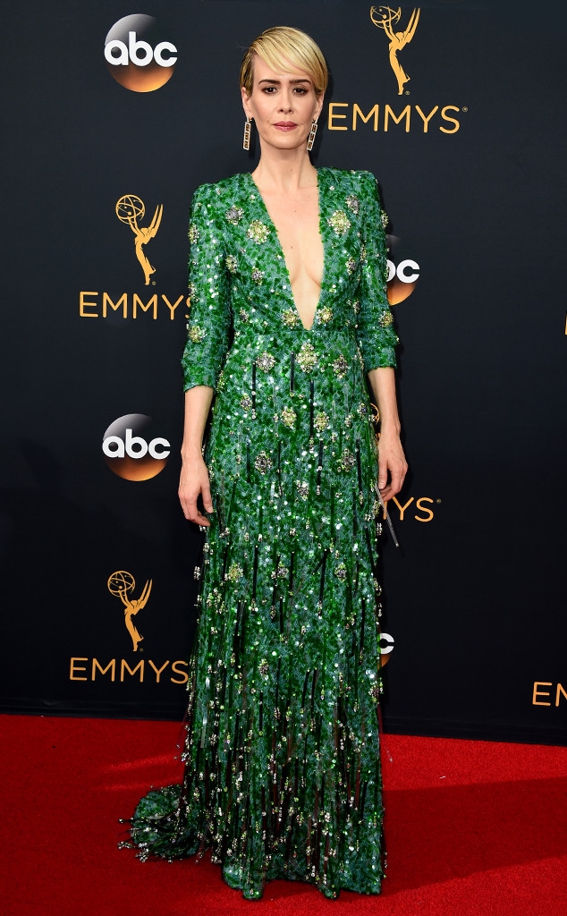 Thảm đỏ Emmy 2016 sáng bừng với màn đọ sắc lộng lẫy của dàn mỹ nhân thế giới - Ảnh 12.