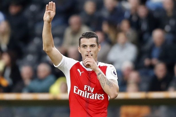 Vi sao Xhaka ra dau ‘im mieng di’? hinh anh 1