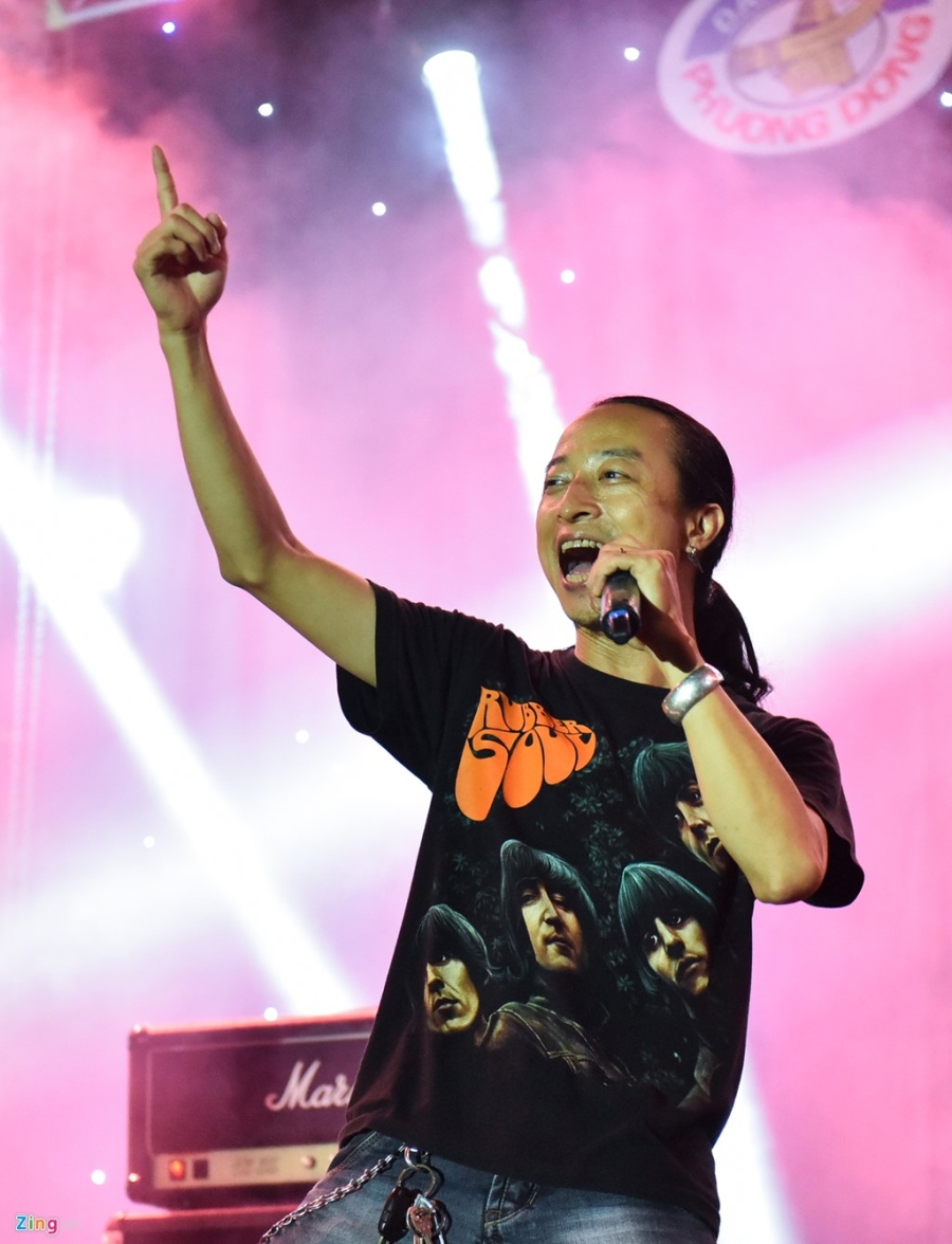 Bua tiec rock Phuong Dong cuong nhiet trong phao sang hinh anh 7