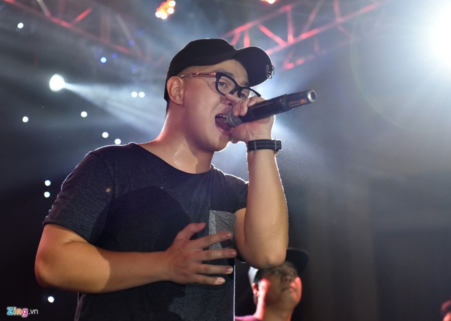 Bua tiec rock Phuong Dong cuong nhiet trong phao sang hinh anh 10