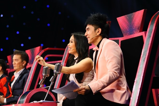 Cam Ly noi gian voi thi sinh quen loi bai hat hinh anh 4