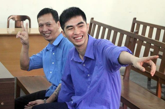 Hau toa toi giet nguoi van cuoi tuoi, tao dang khi chup hinh hinh anh 1