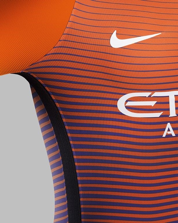 Lo dien mau ao dau thu ba cua Manchester City hinh anh 3