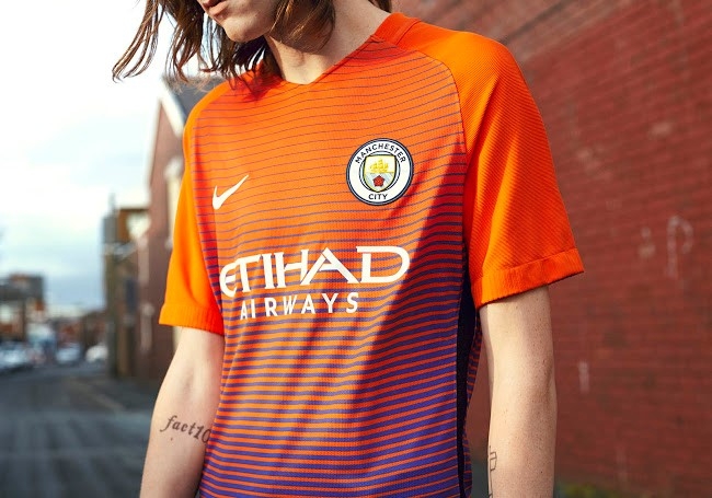 Lo dien mau ao dau thu ba cua Manchester City hinh anh 6