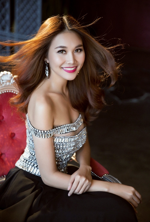 thanh-hang-khoe-duong-cong-voi-dam-da-hoi-6