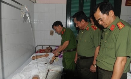 trung 2 vien dan, trung uy cong an van quat nga ke buon ma tuy hinh anh 1