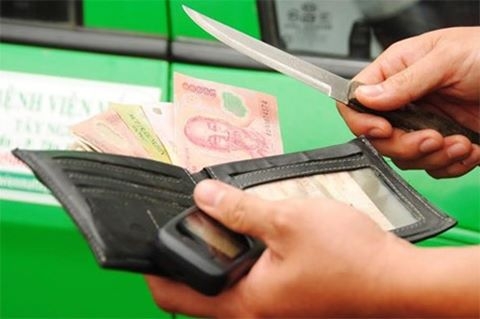 Image result for Truy lùng thủ phạm dí dao vào cổ tài xế cướp taxi ở Sài Gòn