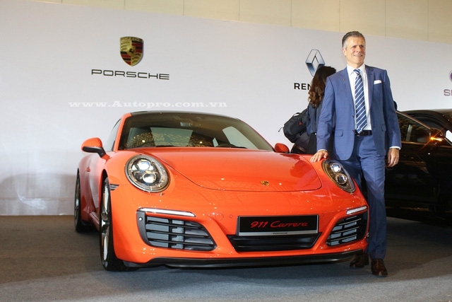  Porsche với 911 Carrera. 