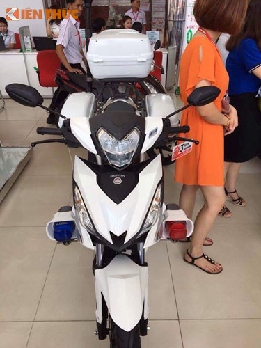 Can canh Honda Winner 150 Police gia 69 trieu tai Sai Gon-Hinh-2