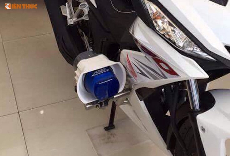 Can canh Honda Winner 150 Police gia 69 trieu tai Sai Gon-Hinh-3