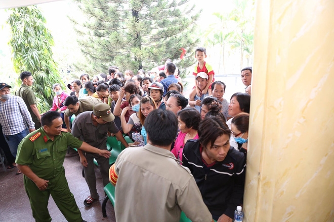 Đám tang hỗn loạn: Nhật Hào, quản lý Minh Thuận đều bị móc túi - Ảnh 1.
