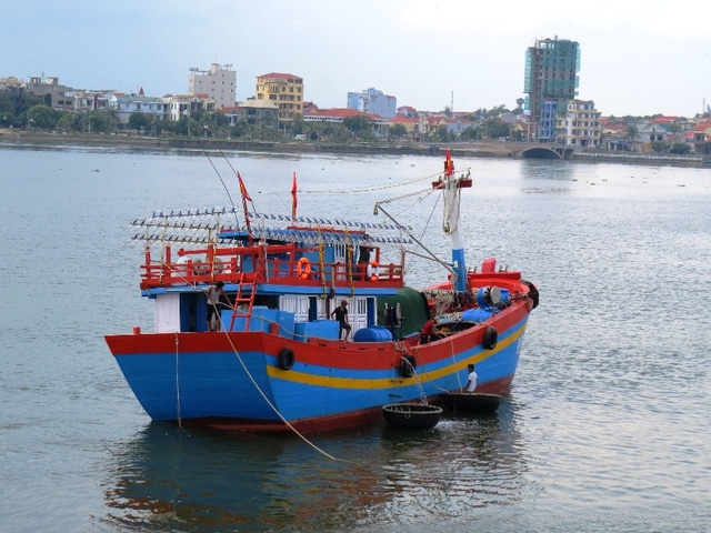 Sau khi Bộ Y tế công bố nhiều loại thuỷ hải sản trong vòng 13,5 hải lý bị nhiễm độc tố khiến ngư dân đánh bắt gần bờ rất lo lắng 