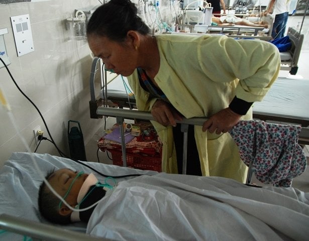 lốc xoáy, lốc xoáy cuốn 3 cha con ở Quảng Bình