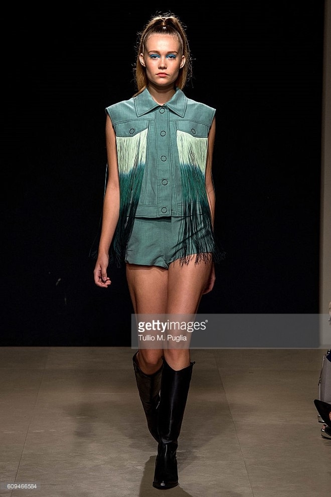 Do Ha dien show mo man Milan Fashion Week hinh anh 4