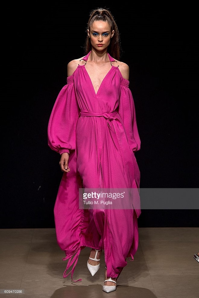 Do Ha dien show mo man Milan Fashion Week hinh anh 10