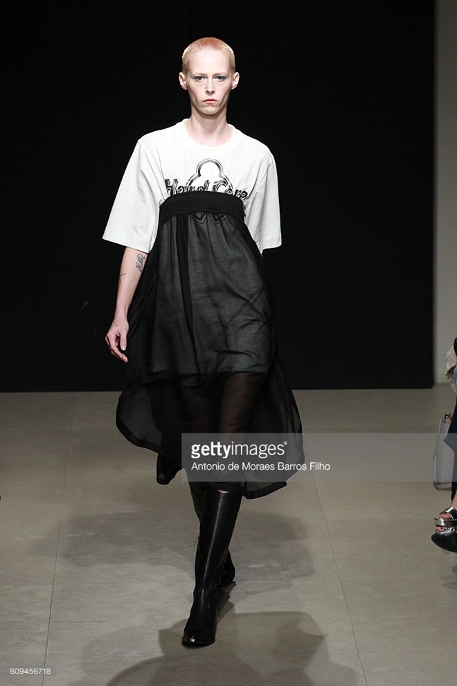 Do Ha dien show mo man Milan Fashion Week hinh anh 12