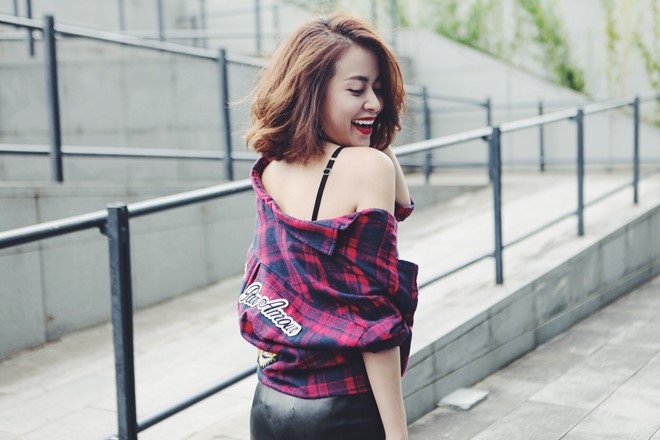 Hoang Thuy Linh xuong pho voi 7 set do mua thu hinh anh 5