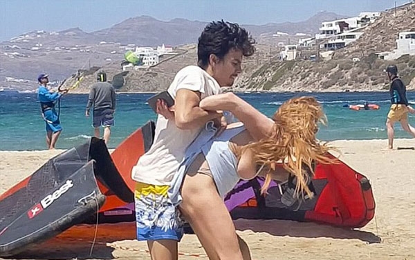 lindsay-lohan-toi-tung-so-bi-chong-chua-cuoi-tat-axit-vao-mat-2