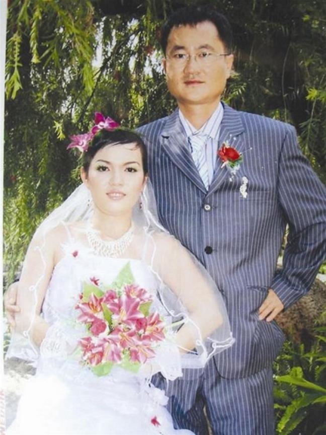 Cuon nhat ky day nuoc mat cua co gai tu tu sau 25 ngay lay chong ngoai quoc