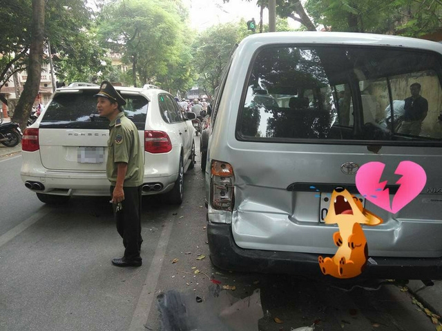  Hiện trường vụ tai nạn liên hoàn tại Hà Nội. Ảnh: Lê Thanh Nguyên 