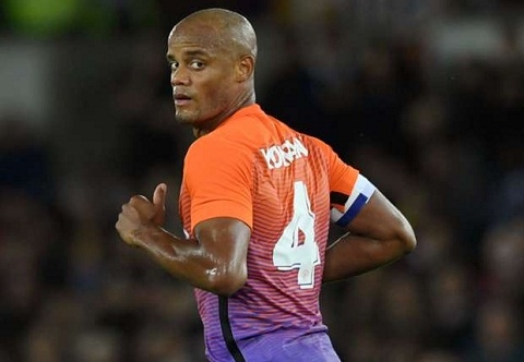 Vua ra san tro lai trung ve Kompany lai dinh chan thuong hinh anh
