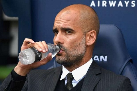 Vua ra san tro lai trung ve Kompany lai dinh chan thuong hinh anh 2