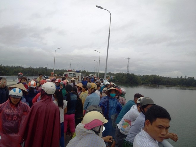 Bua luoi tim kiem nam thanh nien roi xuong pha Tam Giang hinh anh 2