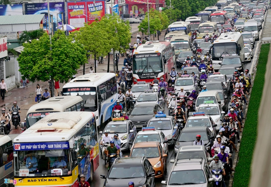 Di tim thu pham gay un tac giao thong o Ha Noi hinh anh 2