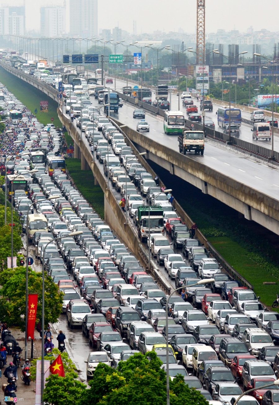Di tim thu pham gay un tac giao thong o Ha Noi hinh anh 4