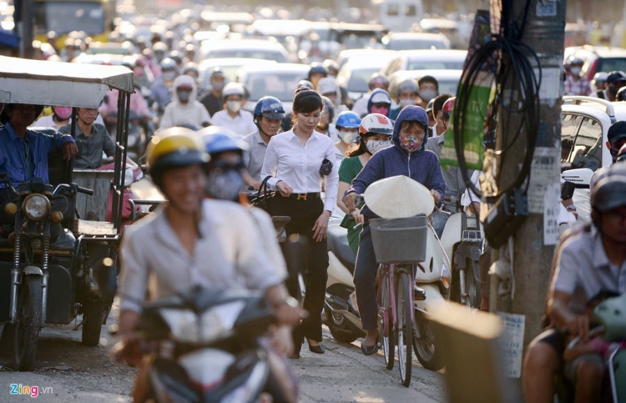 Di tim thu pham gay un tac giao thong o Ha Noi hinh anh 15