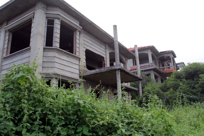 Hoang tàn ở khu biệt thự, resort cao cấp ven biển Bình Thuận