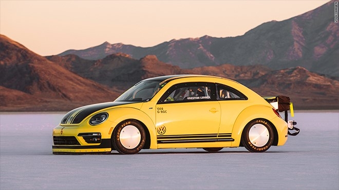 Volkswagen Beetle pha ky luc the gioi voi toc do 330 km/h hinh anh 1