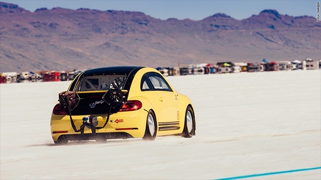 Volkswagen Beetle pha ky luc the gioi voi toc do 330 km/h hinh anh 2