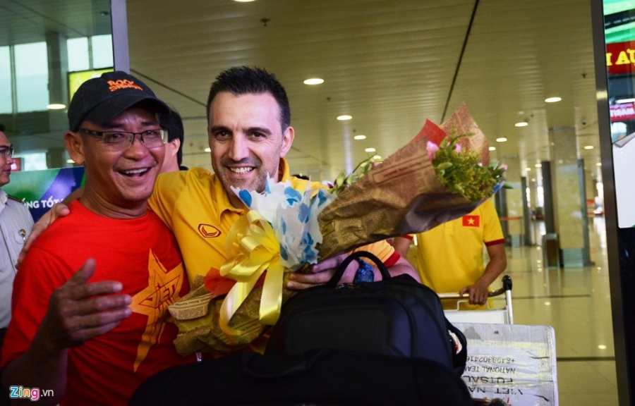 Xe sang don bau Tu tro ve cung tuyen futsal Viet Nam hinh anh 3