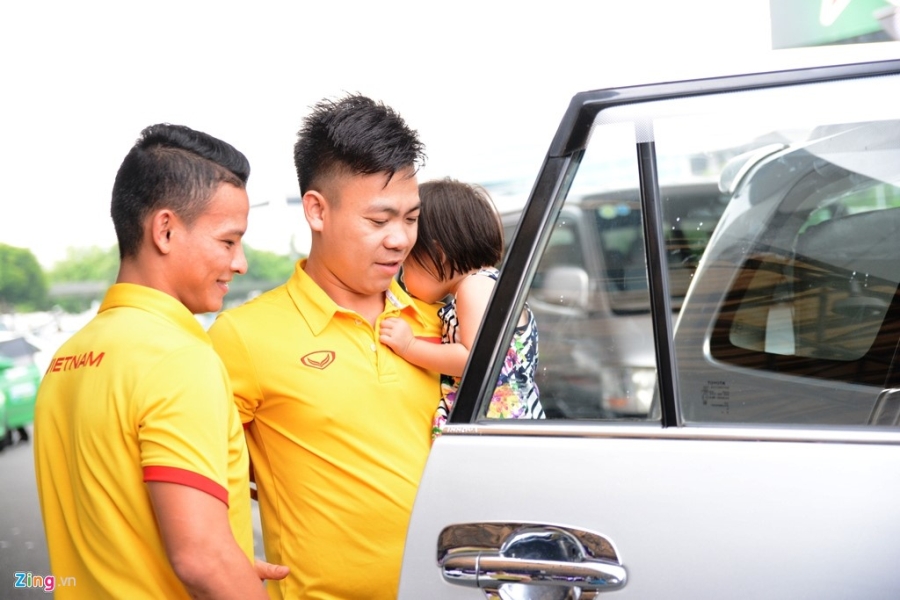 Xe sang don bau Tu tro ve cung tuyen futsal Viet Nam hinh anh 7