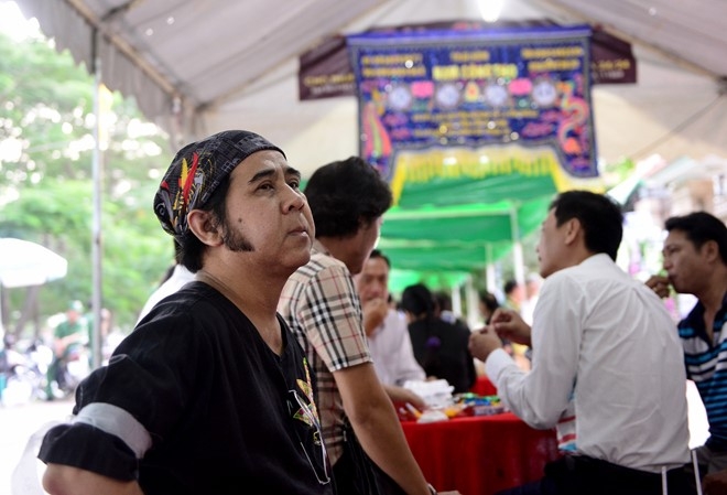 Nghe si va lanh dao TP.HCM den vieng NSND Thanh Tong hinh anh 17