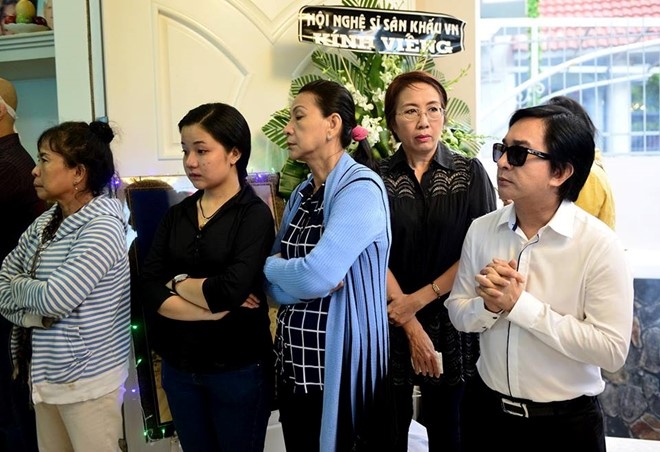 Con gai NSND Thanh Tong nghen ngao trong dam tang cha hinh anh 4
