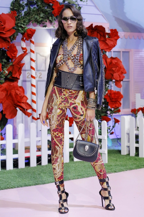 mau-khong-mac-ao-khoe-nguc-tran-o-milan-fashion-week-page-2-7