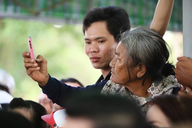 Thanh Loc buc xuc voi dam dong gay roi o tang le Thanh Tong hinh anh 9