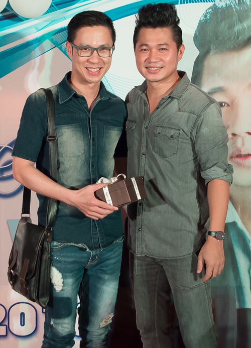 tuan-hung-tinh-cam-dua-vo-bau-di-sinh-nhat-lam-vu-8