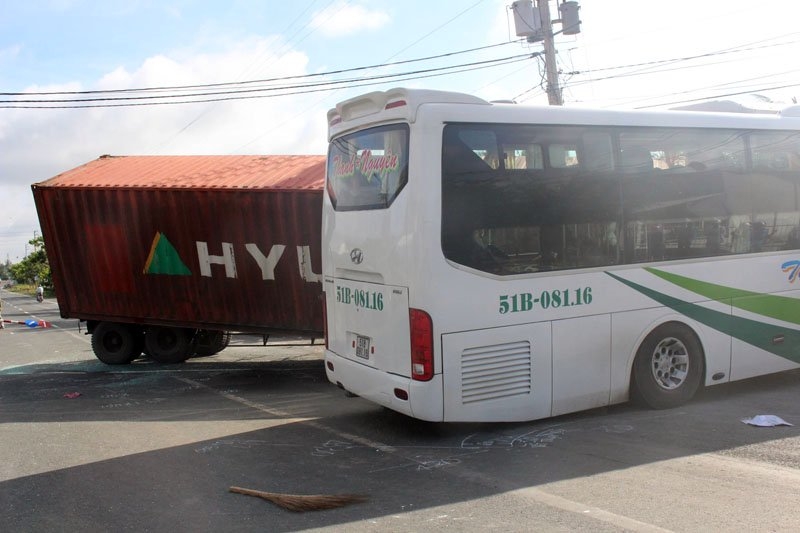 xe khách, container, thương vong, Bến Tre, tai nạn giao thông, CSGT