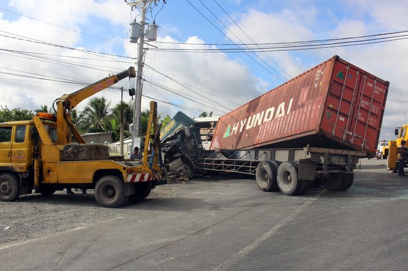 xe khách, container, thương vong, Bến Tre, tai nạn giao thông, CSGT