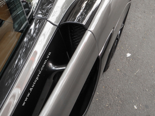 McLaren 570S là dòng xe thể thao hoàn toàn mới được sinh ra nhằm để cạnh tranh cùng các đối thủ như Audi R8, Porsche 911 Turbo S và xa hơn là Lamborghini Huracan LP610-4. Tuy được xem là siêu xe giá rẻ trong danh mục sản phẩm của hãng siêu xe đến từ Anh Quốc, nhưng 570S vẫn sở hữu cửa cánh bướm quen thuộc.