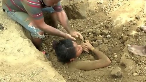 Chôn thiếu nữ trong đất để chữa đau lưng do sét đánh - ảnh 3
