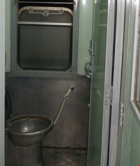 Chùm ảnh: Đường sắt đổi mới bắt đầu từ... cái toilet - 4