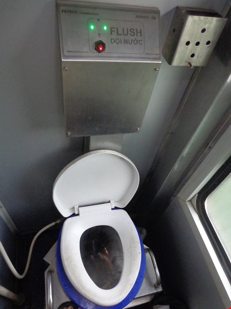 Chùm ảnh: Đường sắt đổi mới bắt đầu từ... cái toilet - 5