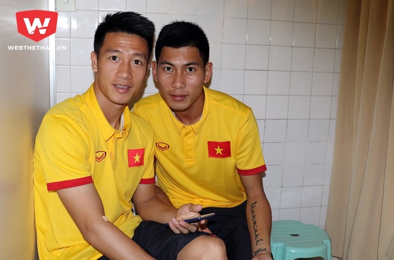 Tuấn Mạnh và Huy Hùng chờ siêu âm tổng quát. Ảnh Văn Nhân