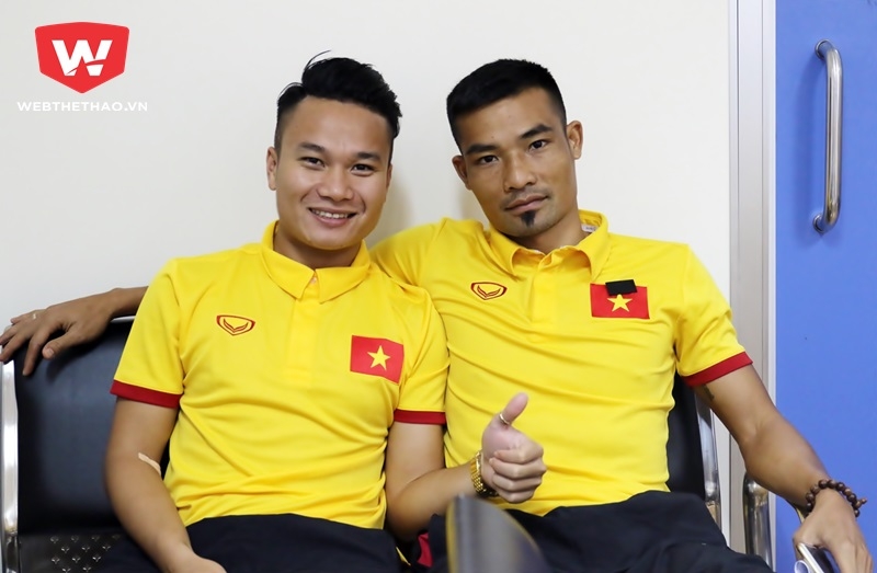 Phi Sơn và Đình Luật cũng tranh thủ làm một tấm kỷ niệm. Ảnh Văn Nhân