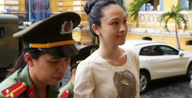 Mẹ ruột hoa hậu Phương Nga: “Mẹ ơi, con bị lừa, con bị cài bẫy”